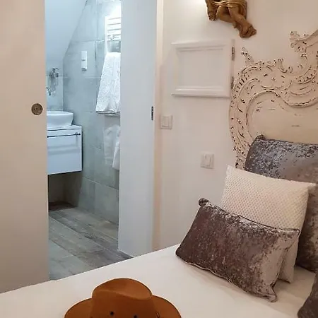 Charming Ii Historical Center *